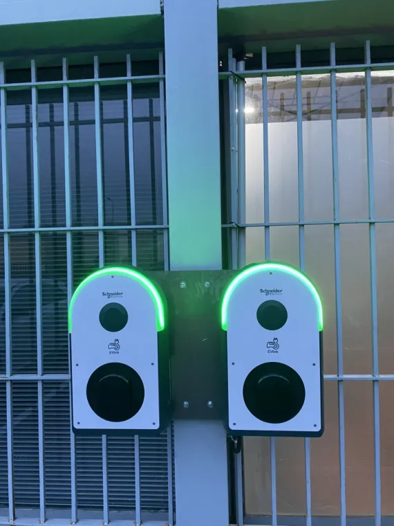 Pose de bornes de recharges , Valence, Max Elec