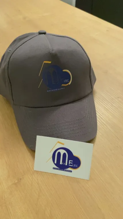 Découvrez les nouvelles cartes de visites et casquettes votre électricien à Valence, Valence, Max Elec
