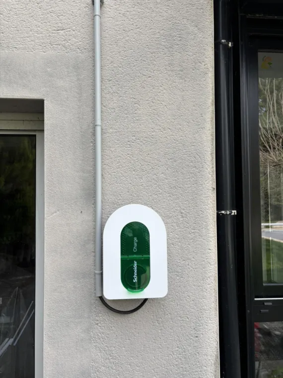 Installation d'une borne de recharge 7,4 kW pour particulier à Valence, Valence, Max Elec