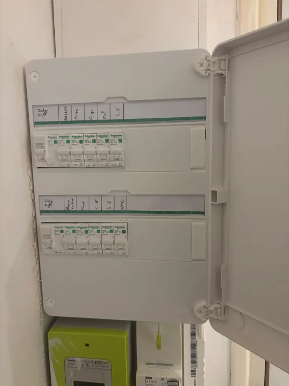 Remise aux normes d'un tableaux électrique d'une maison ancienne à Valence, Valence, Max Elec